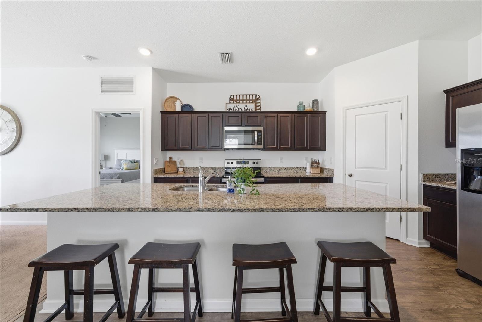 Image 4 of 39 For 814 Highgate Oaks Place