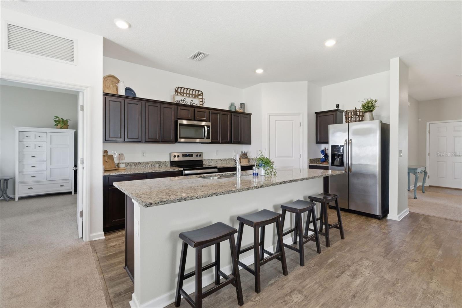 Image 5 of 39 For 814 Highgate Oaks Place