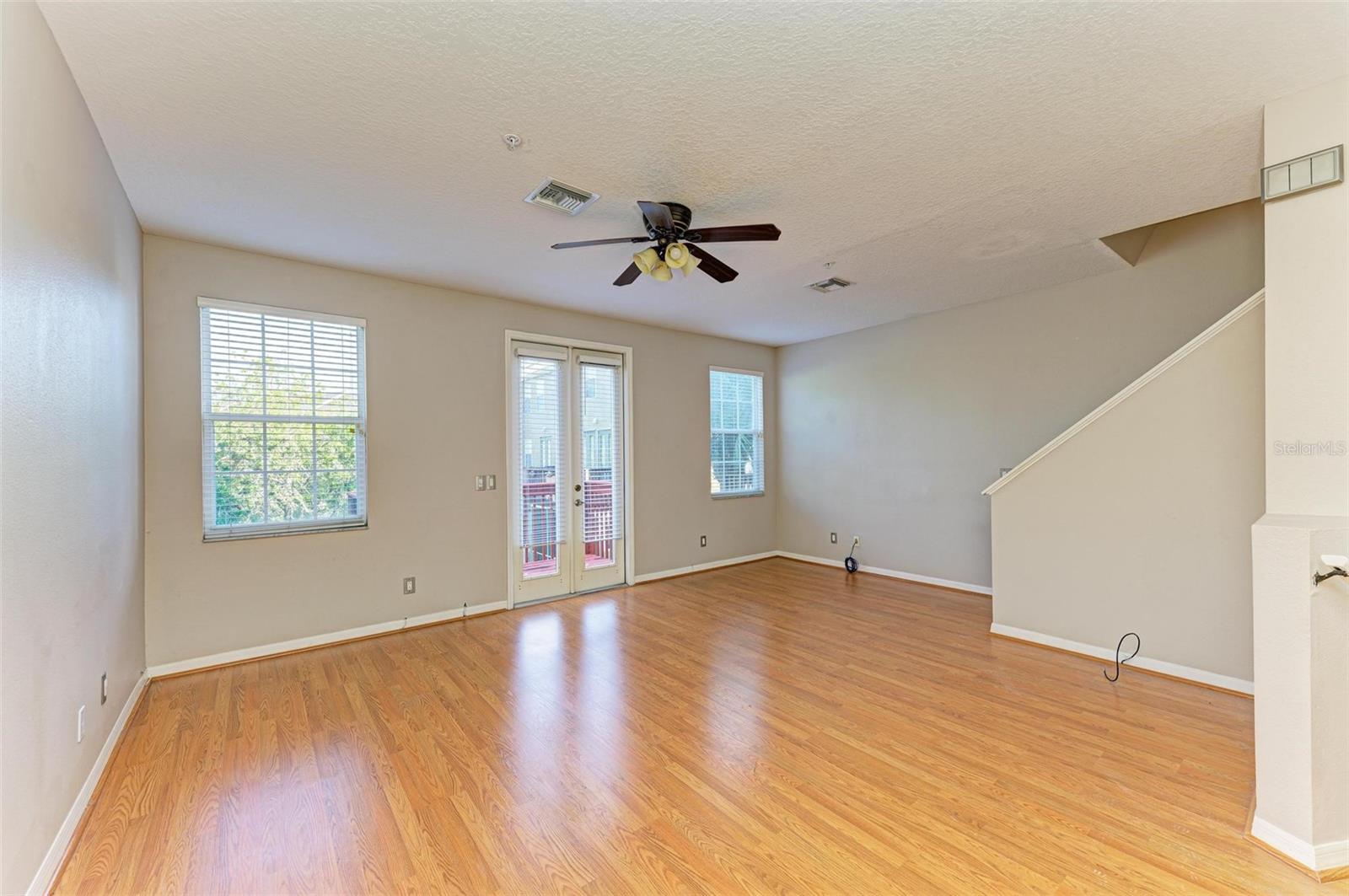 Image 16 of 60 For 3047 Pointeview Drive