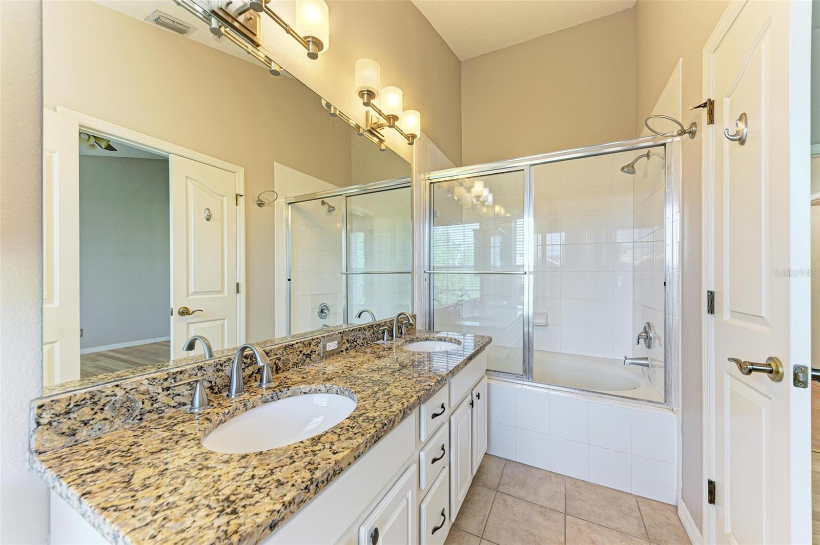 Image 25 of 60 For 3047 Pointeview Drive