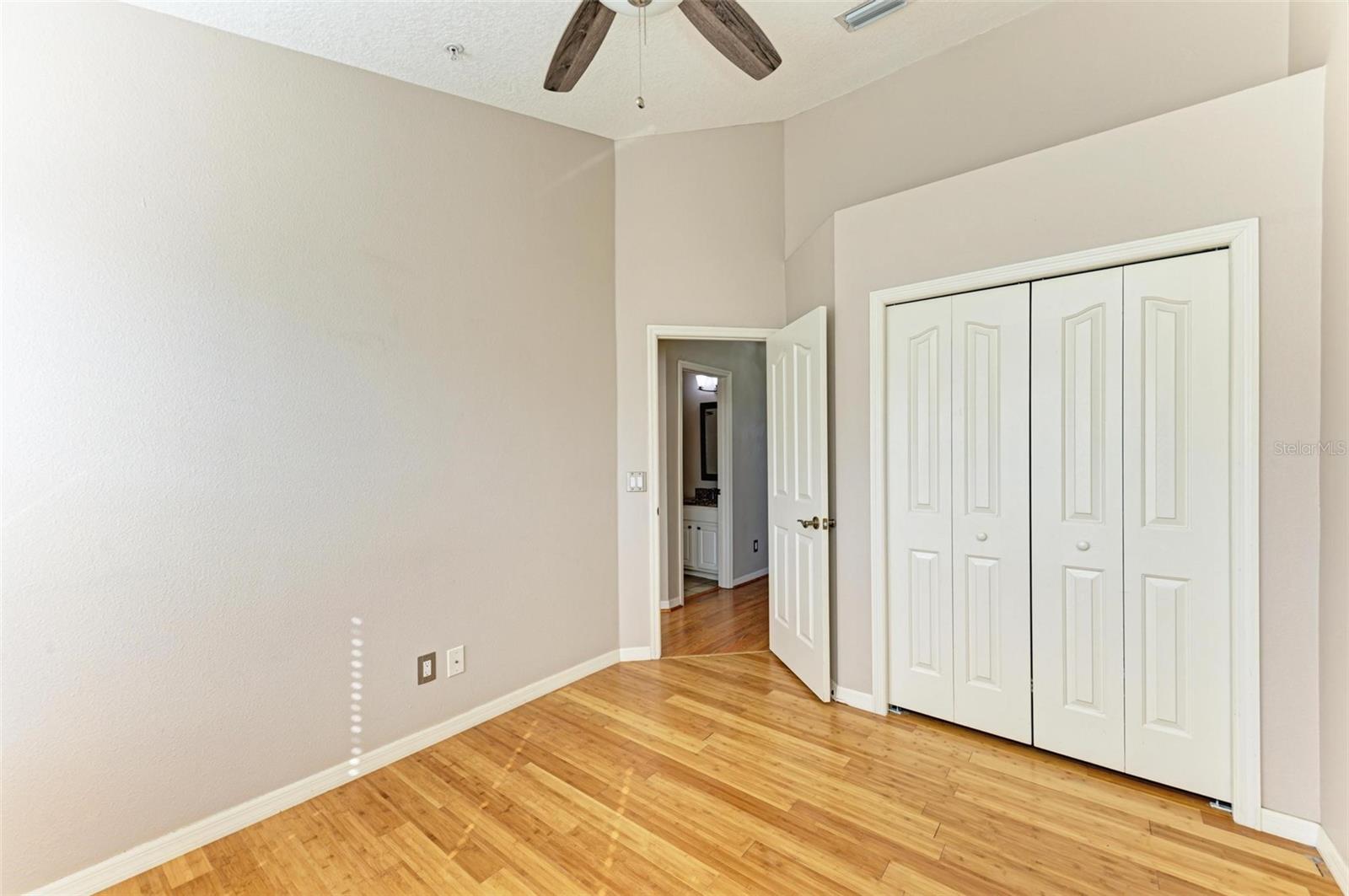 Image 29 of 60 For 3047 Pointeview Drive