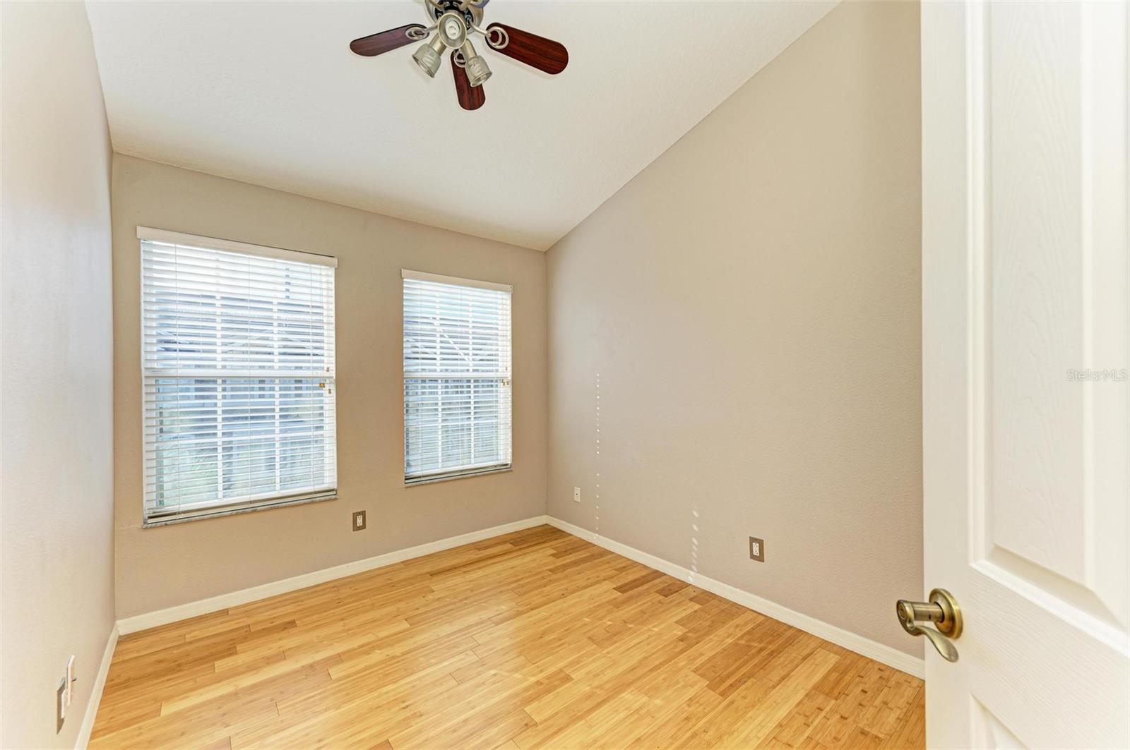 Image 31 of 60 For 3047 Pointeview Drive