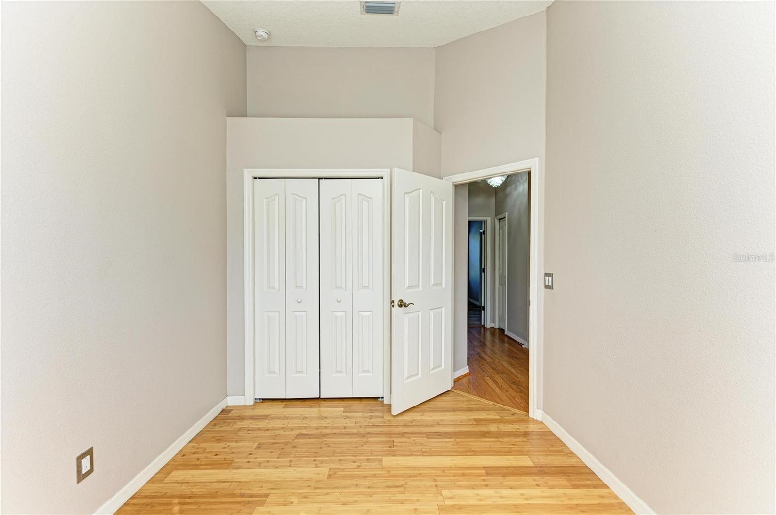 Image 32 of 60 For 3047 Pointeview Drive