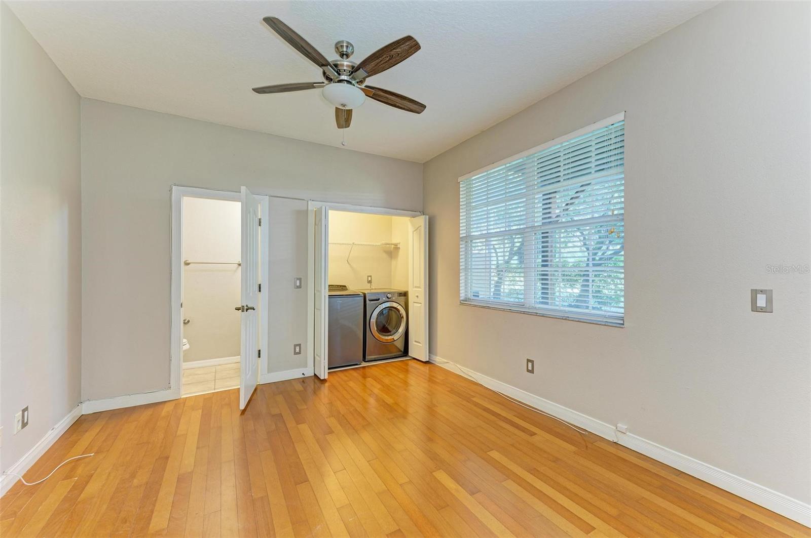 Image 33 of 60 For 3047 Pointeview Drive