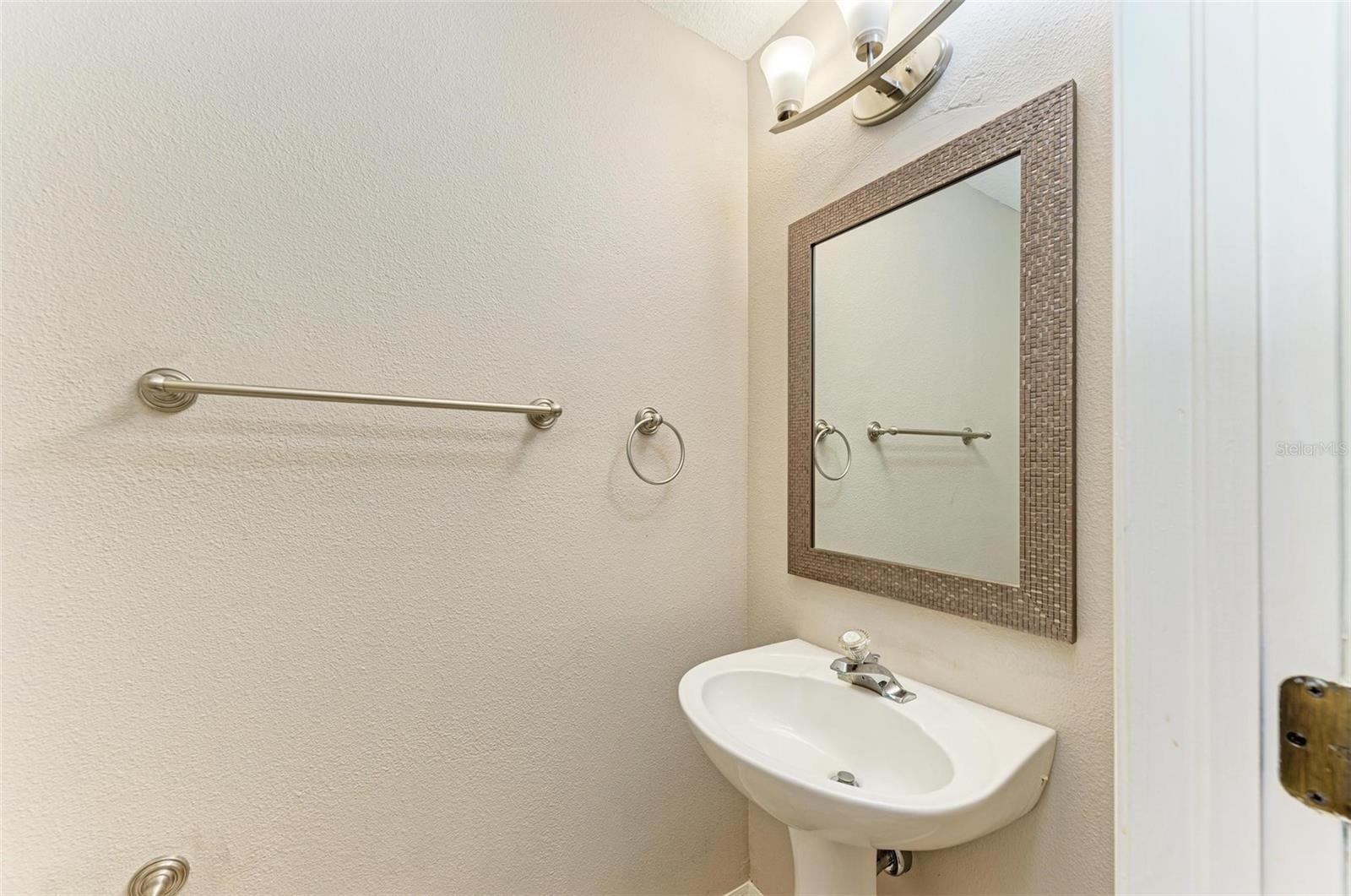 Image 37 of 60 For 3047 Pointeview Drive