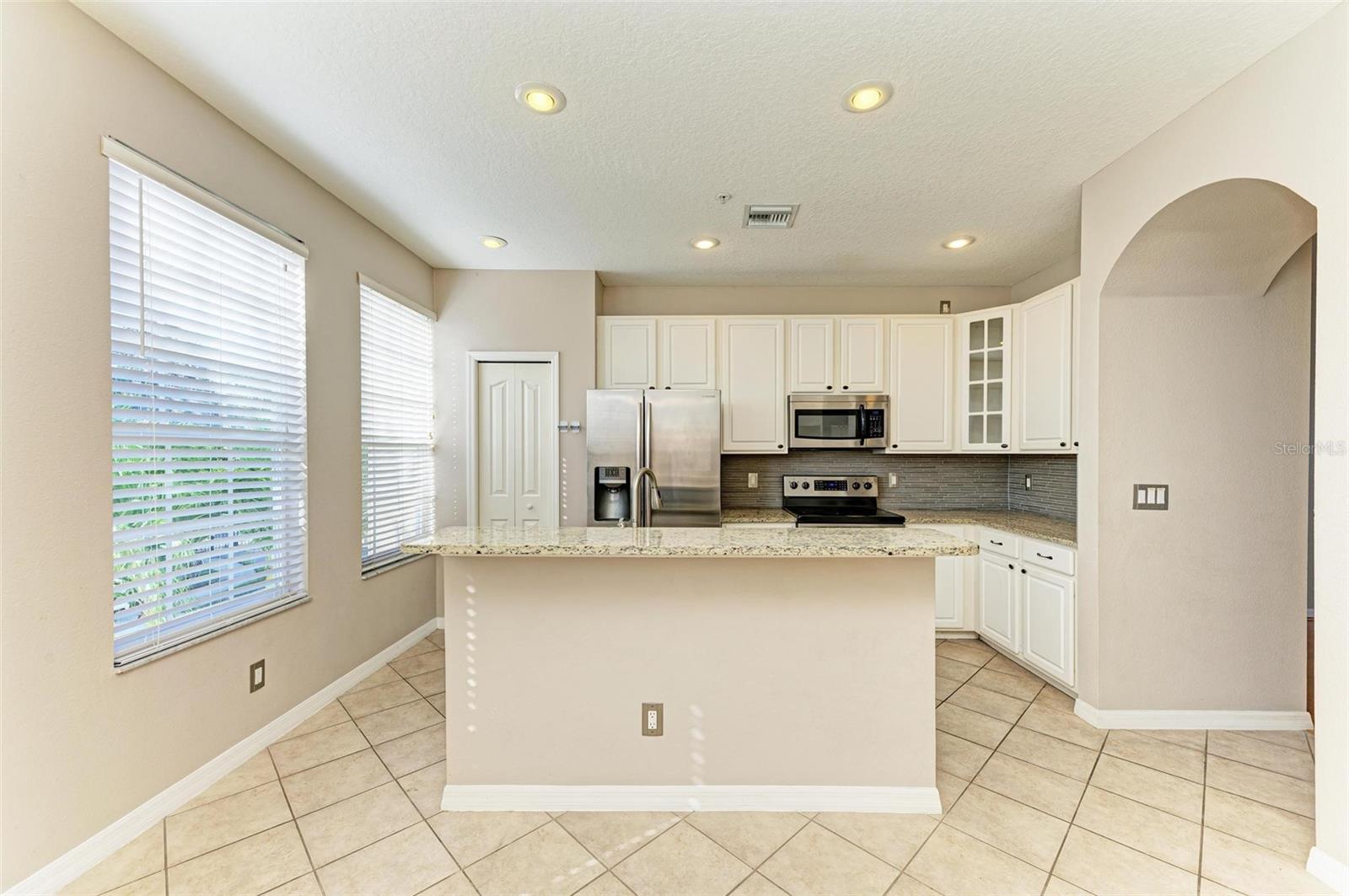 Image 9 of 60 For 3047 Pointeview Drive