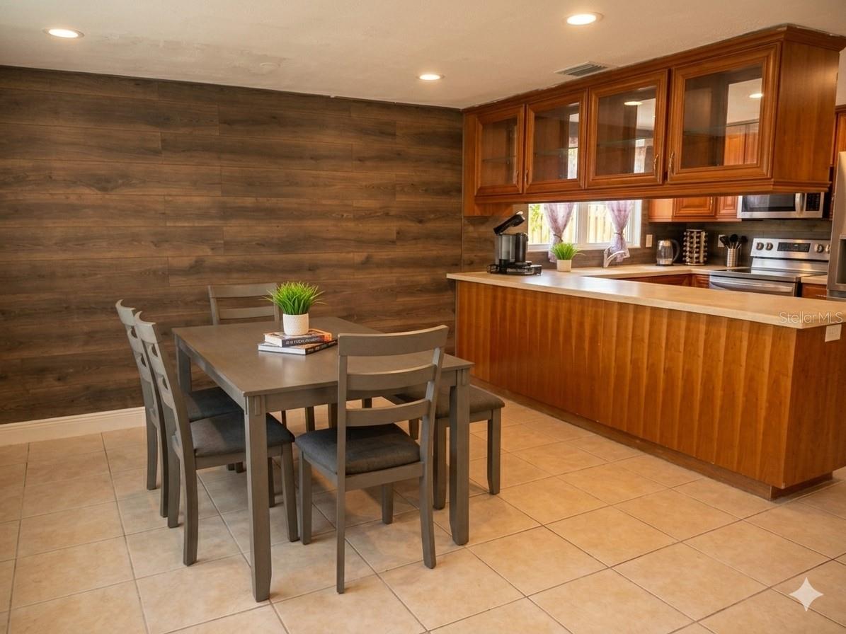 Image 5 of 16 For 6032 2nd Avenue