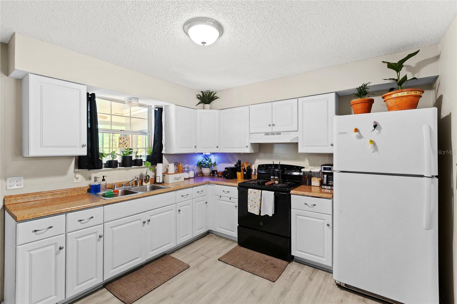 Image 10 of 42 For 5420 Gwendolyn Path