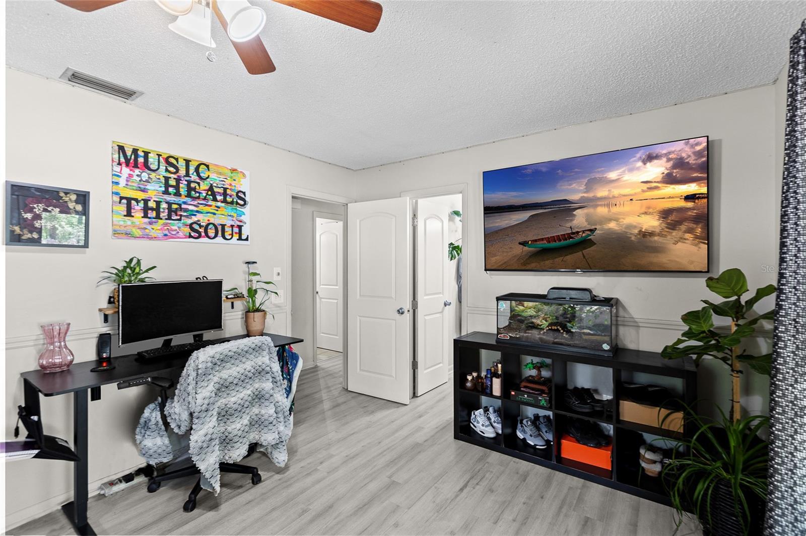 Image 17 of 42 For 5420 Gwendolyn Path