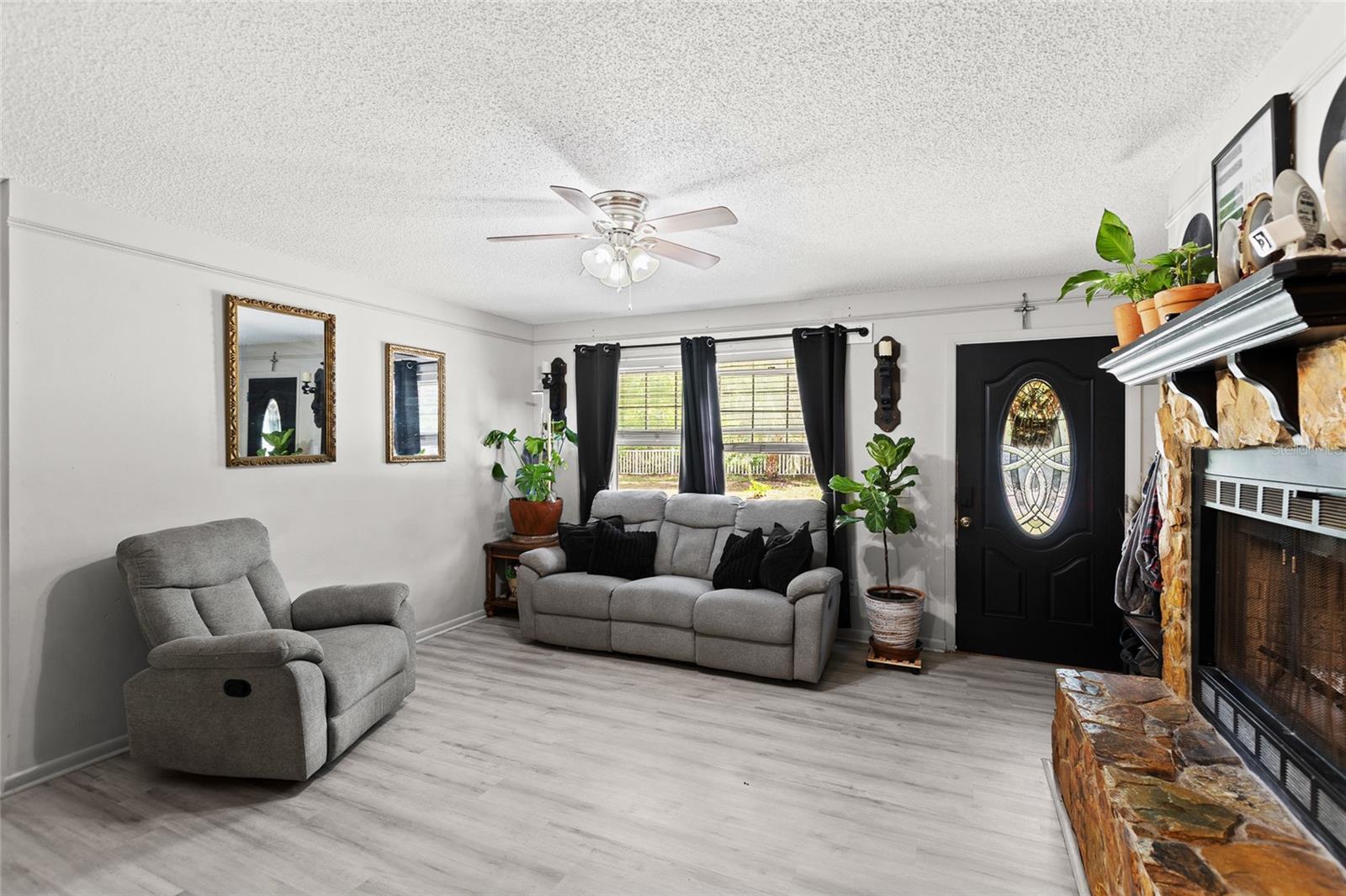 Image 6 of 42 For 5420 Gwendolyn Path