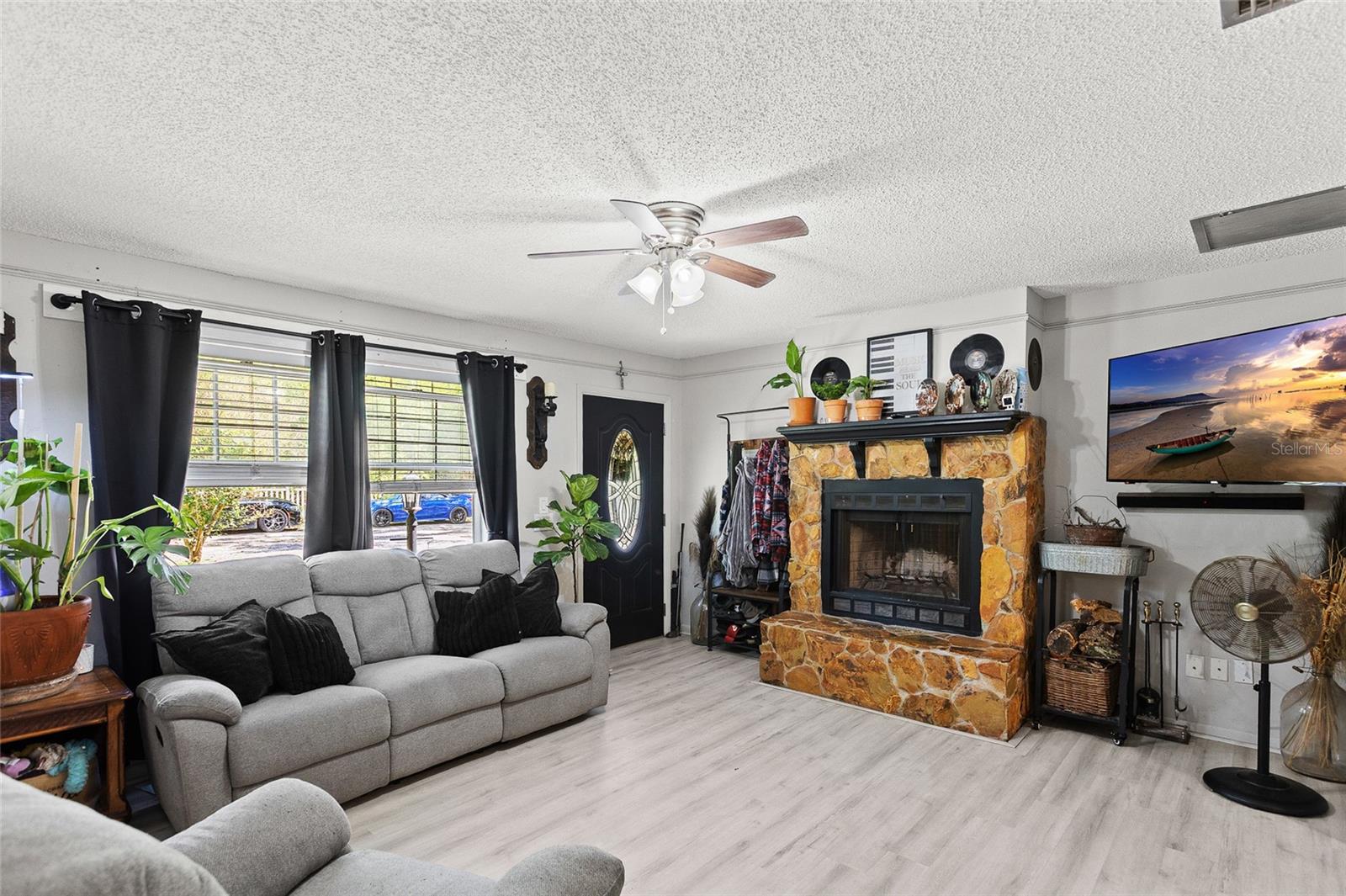 Image 7 of 42 For 5420 Gwendolyn Path