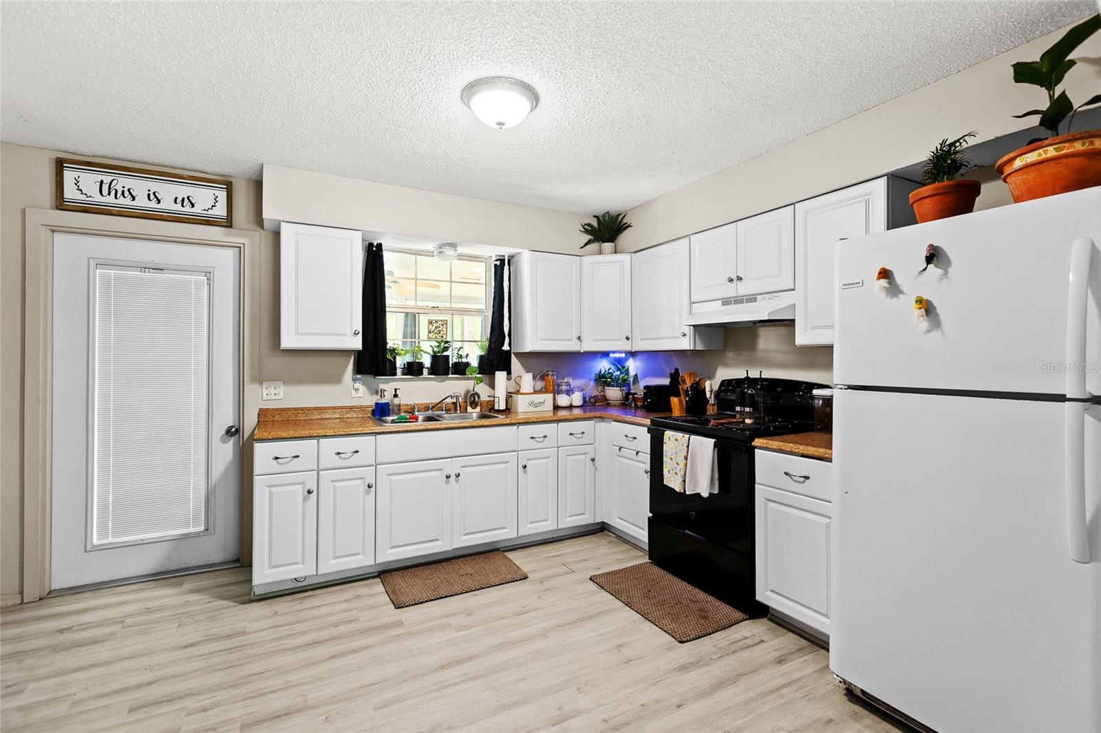 Image 9 of 42 For 5420 Gwendolyn Path