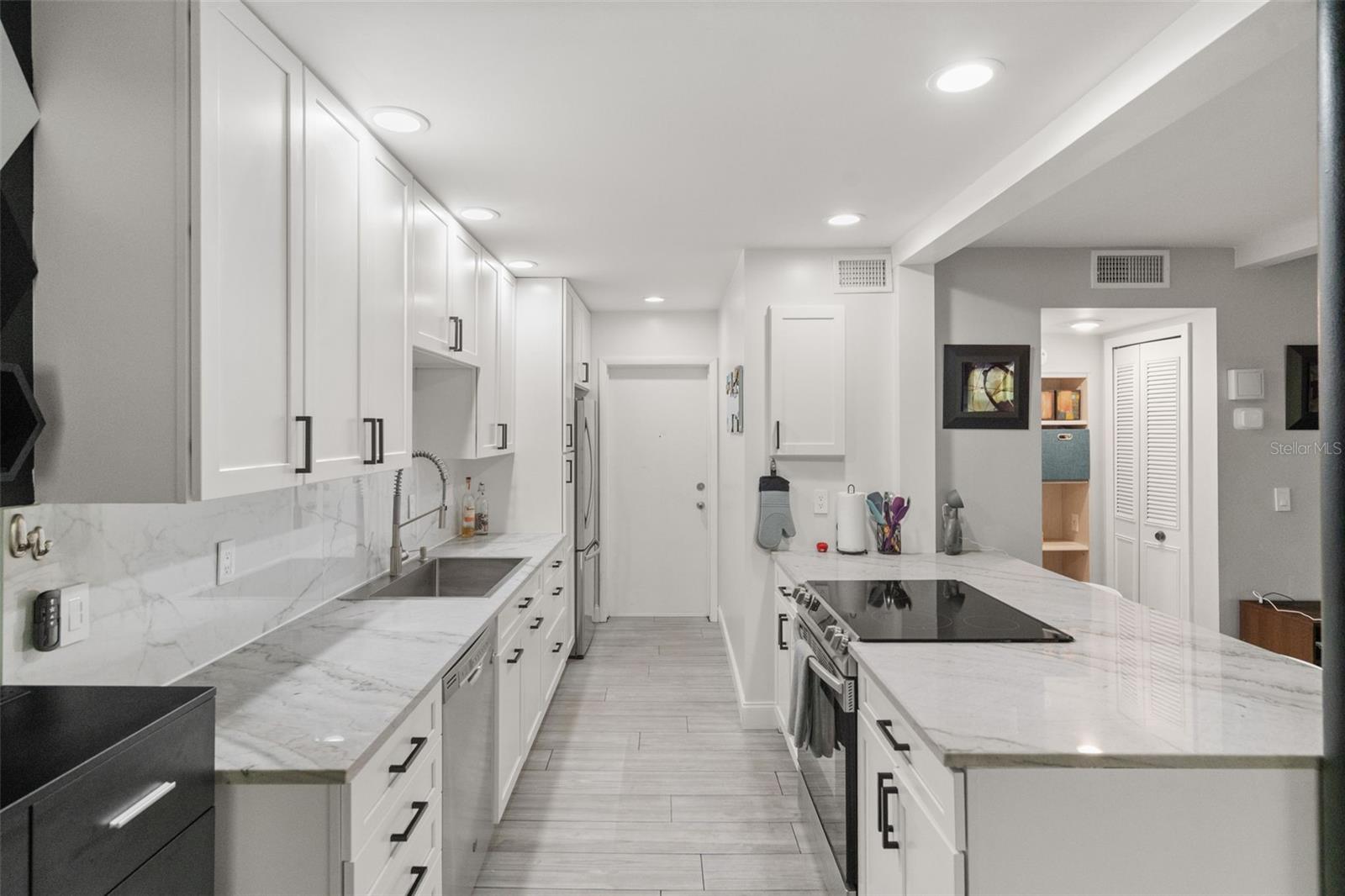 Image 10 of 38 For 6322 Treetop Circle