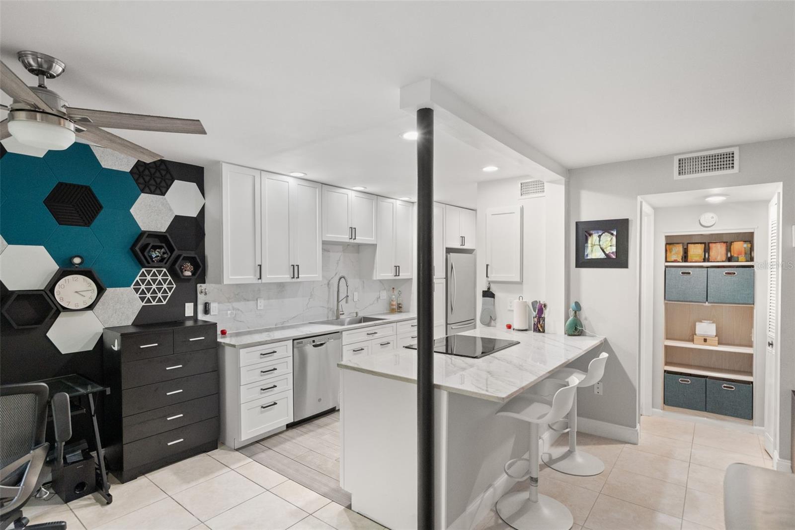 Image 8 of 38 For 6322 Treetop Circle