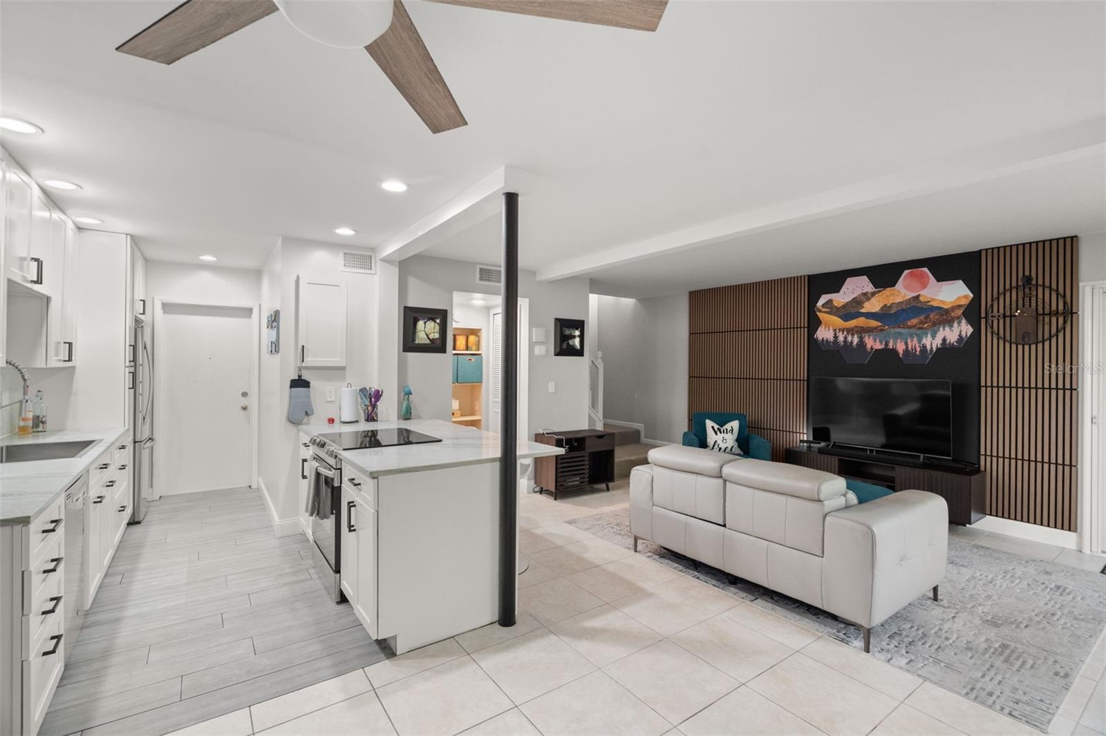 Image 9 of 38 For 6322 Treetop Circle