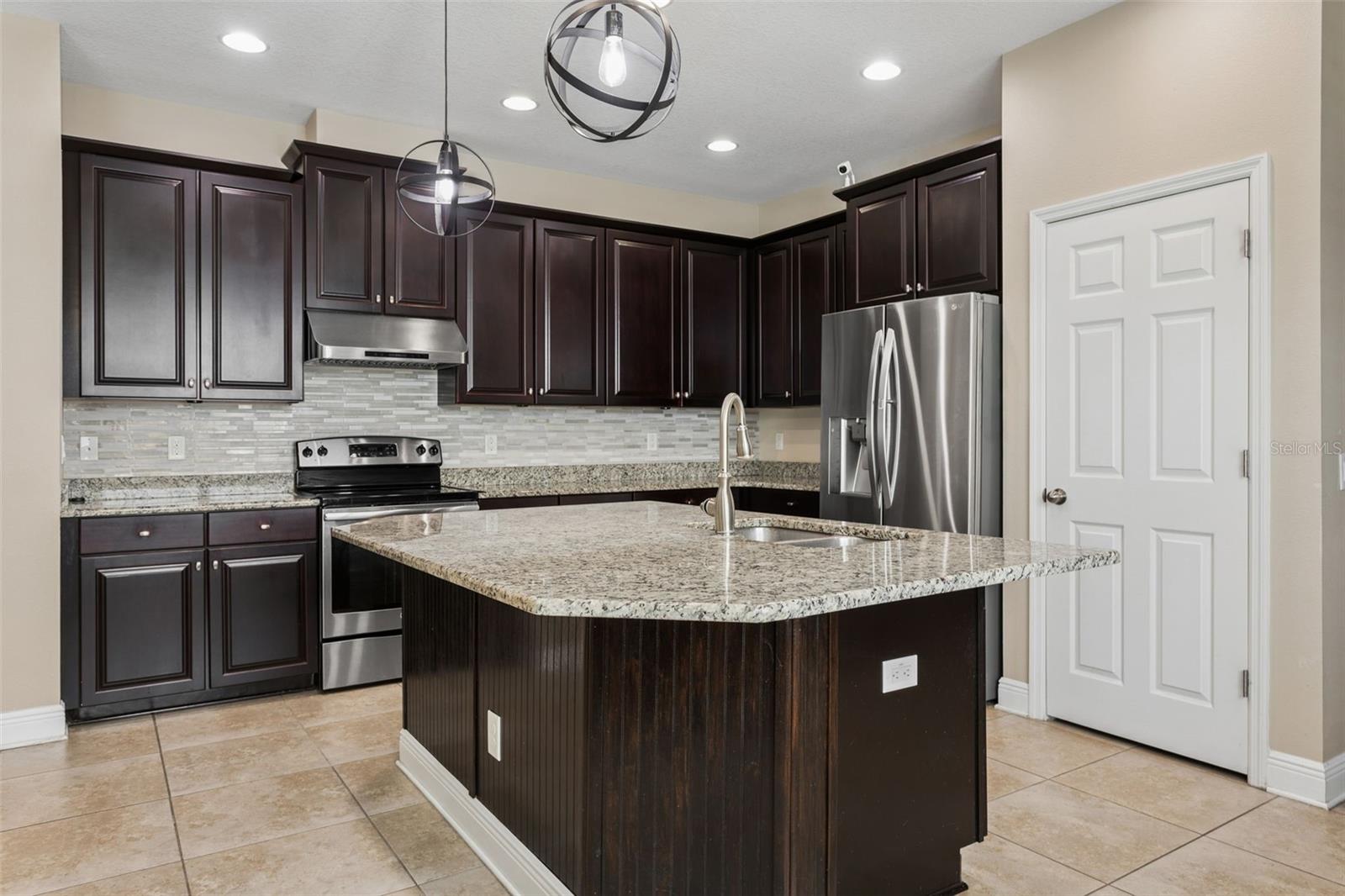 Image 7 of 47 For 19546 Whispering Brook Drive