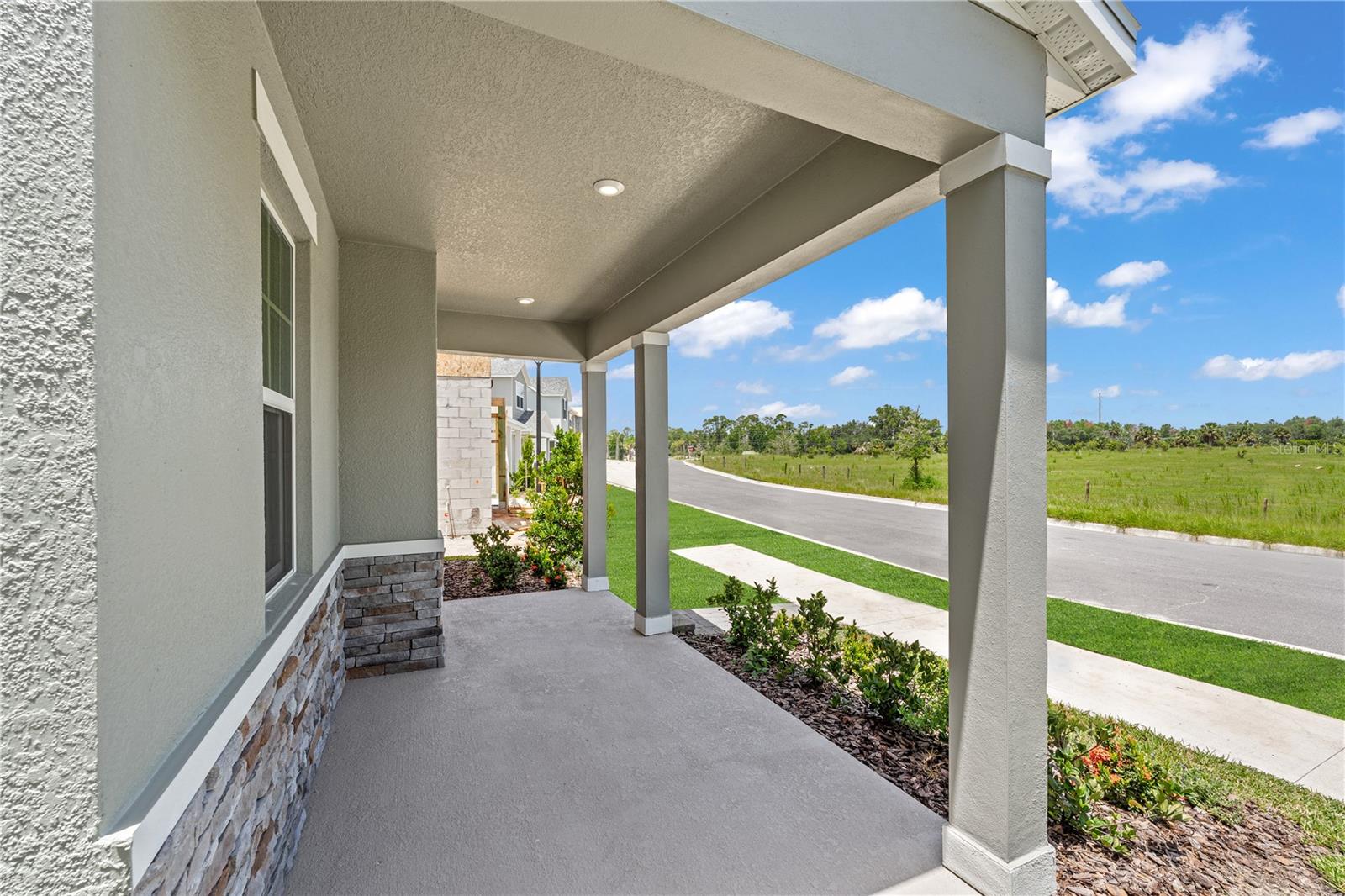 Listing photo id 2 for 4726 Inner World Lane