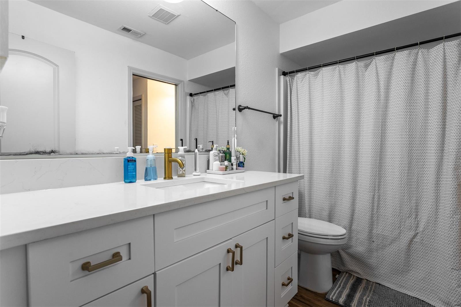 Image 13 of 21 For 2526 Kansas Avenue B