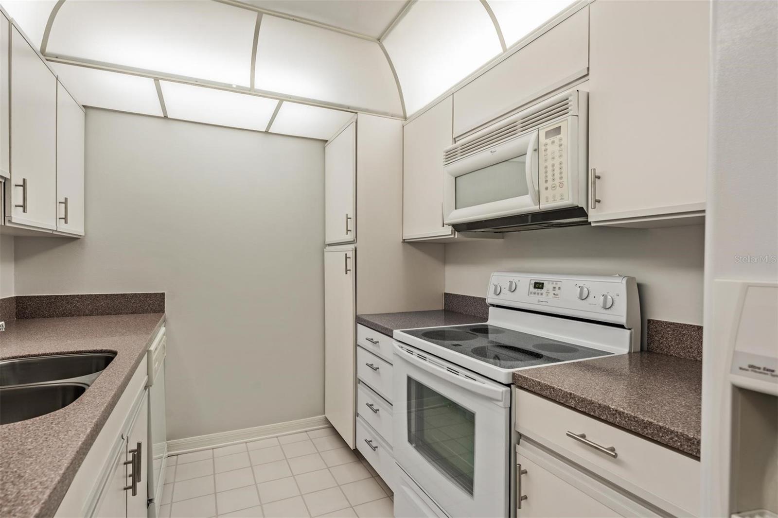 Image 16 of 43 For 3211 Swann Avenue 707