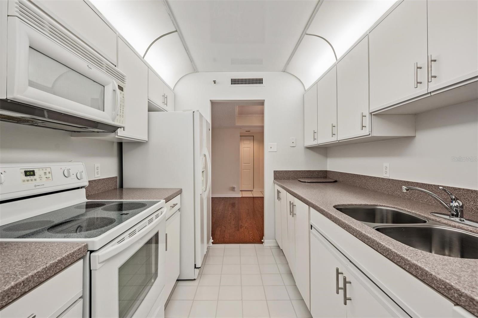 Image 17 of 43 For 3211 Swann Avenue 707