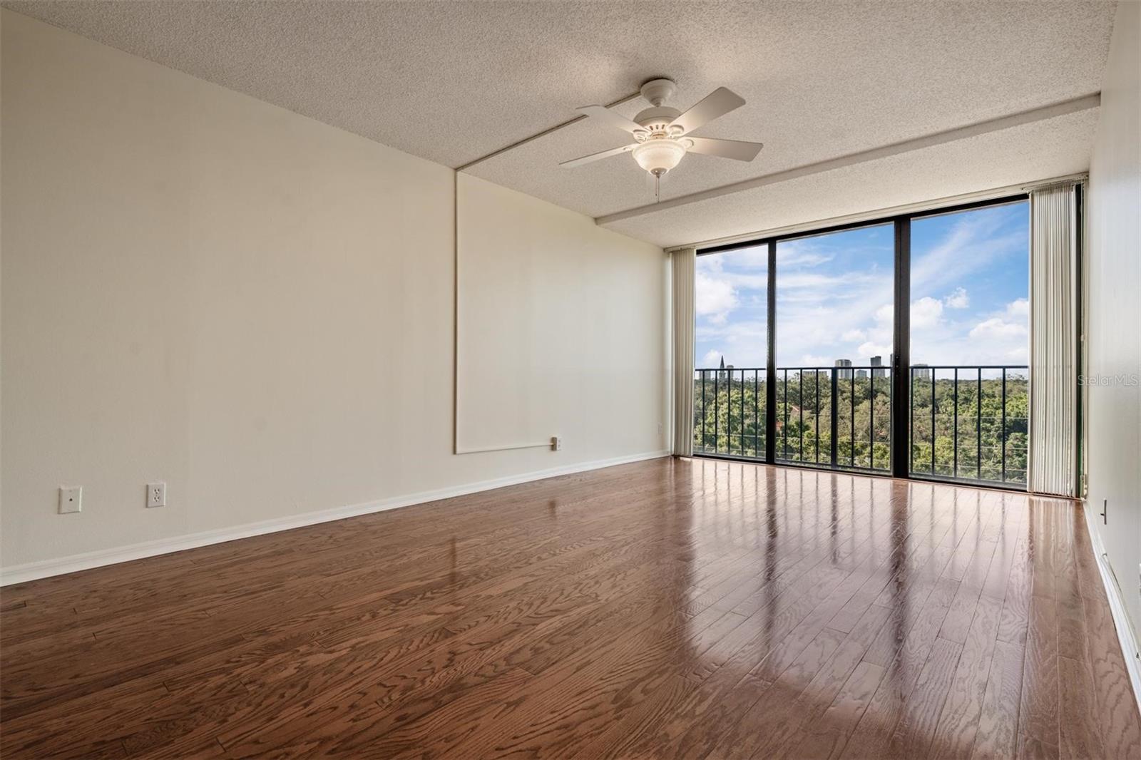 Image 19 of 43 For 3211 Swann Avenue 707