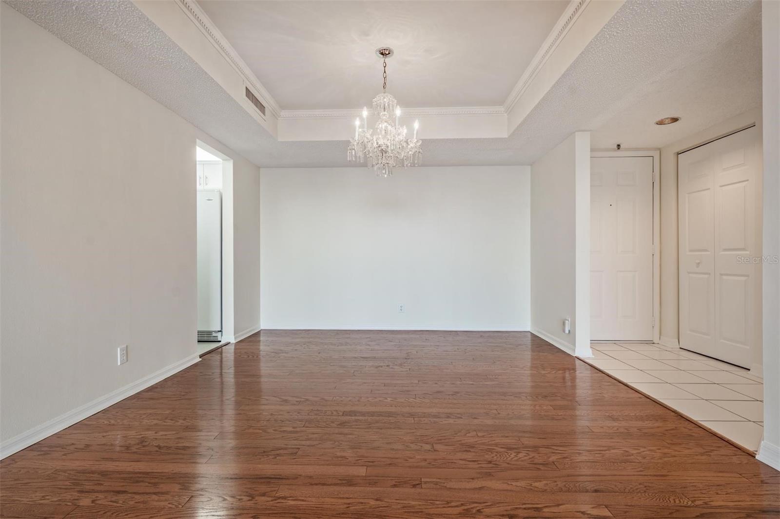 Image 4 of 43 For 3211 Swann Avenue 707