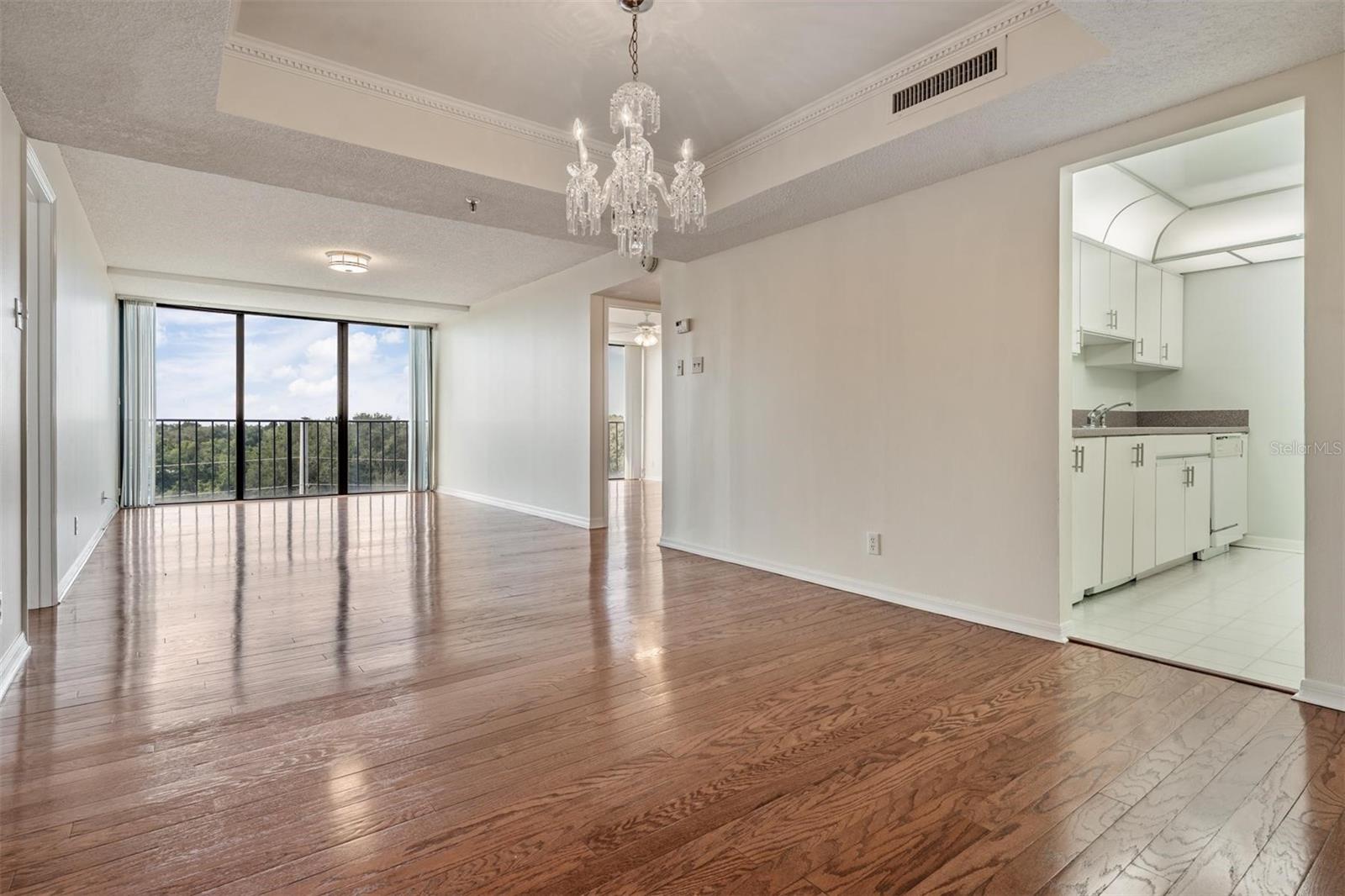 Image 6 of 43 For 3211 Swann Avenue 707