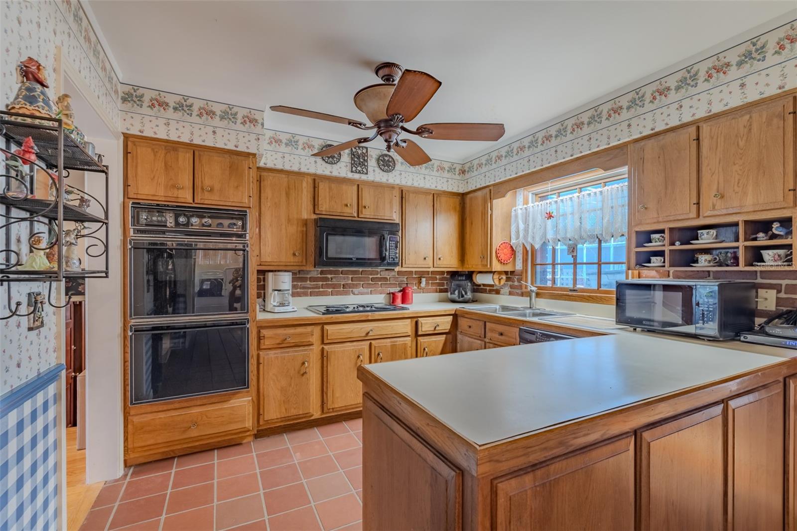 Image 12 of 56 For 805 Sylvan Drive