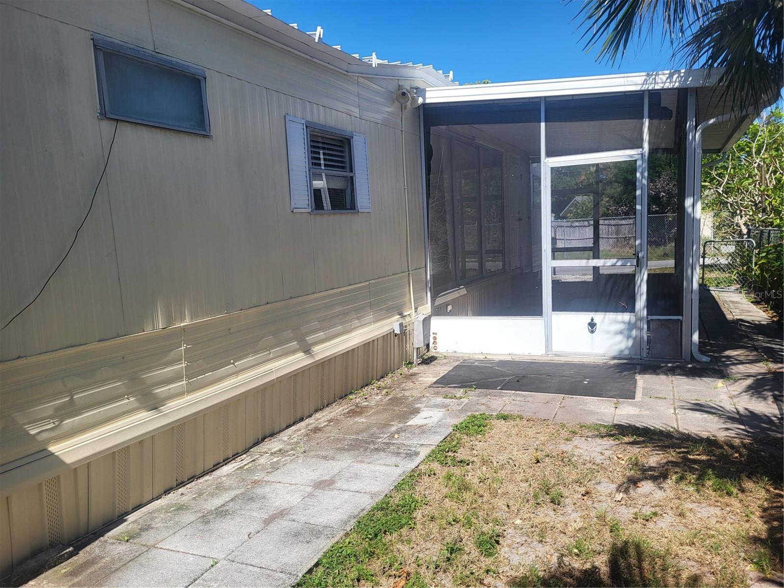 Image 4 of 19 For 6580 Seminole Boulevard 727