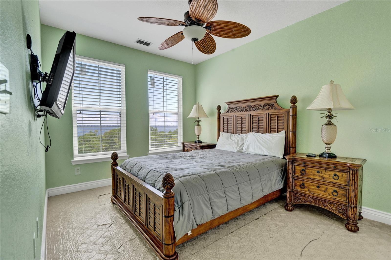 Image 10 of 40 For 2731 Via Capri  928