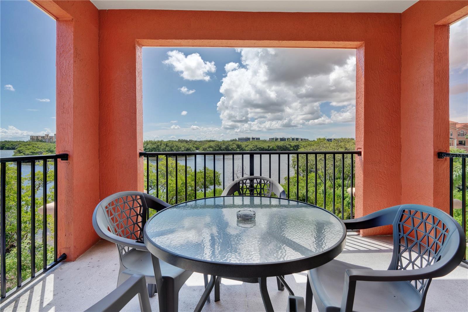 Image 19 of 40 For 2731 Via Capri  928