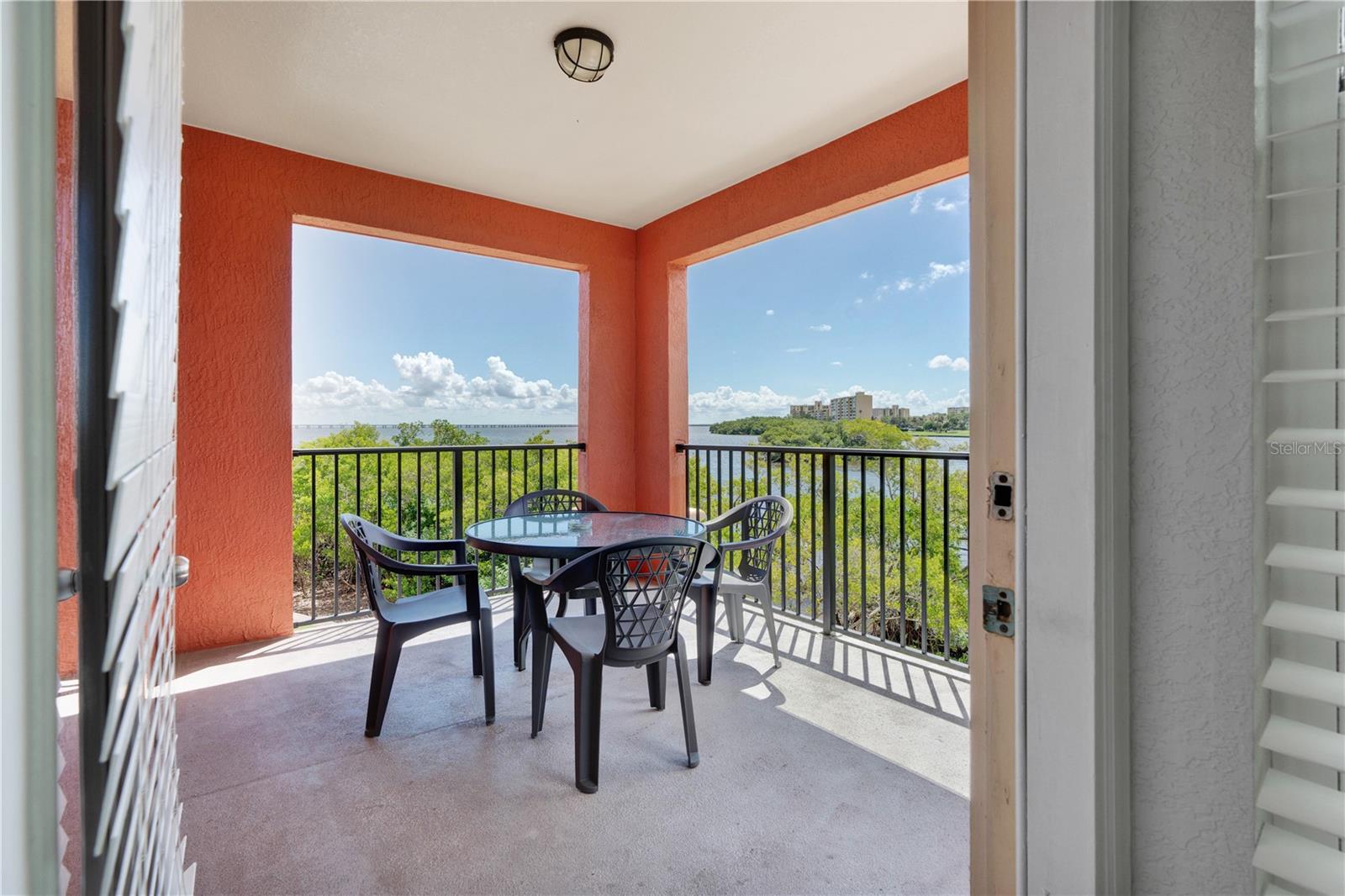 Image 21 of 40 For 2731 Via Capri  928