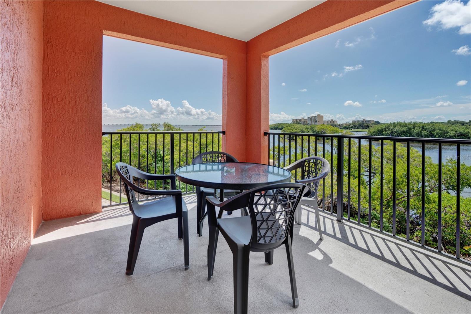 Image 22 of 40 For 2731 Via Capri  928