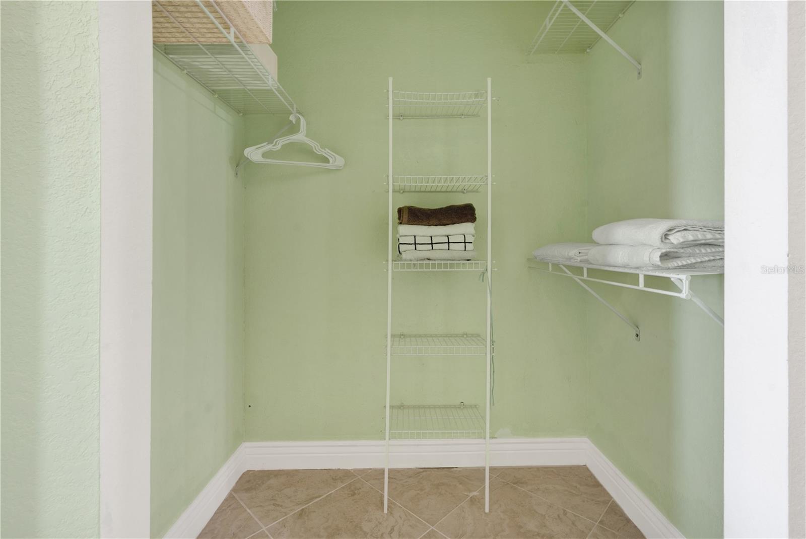 Image 31 of 40 For 2731 Via Capri  928