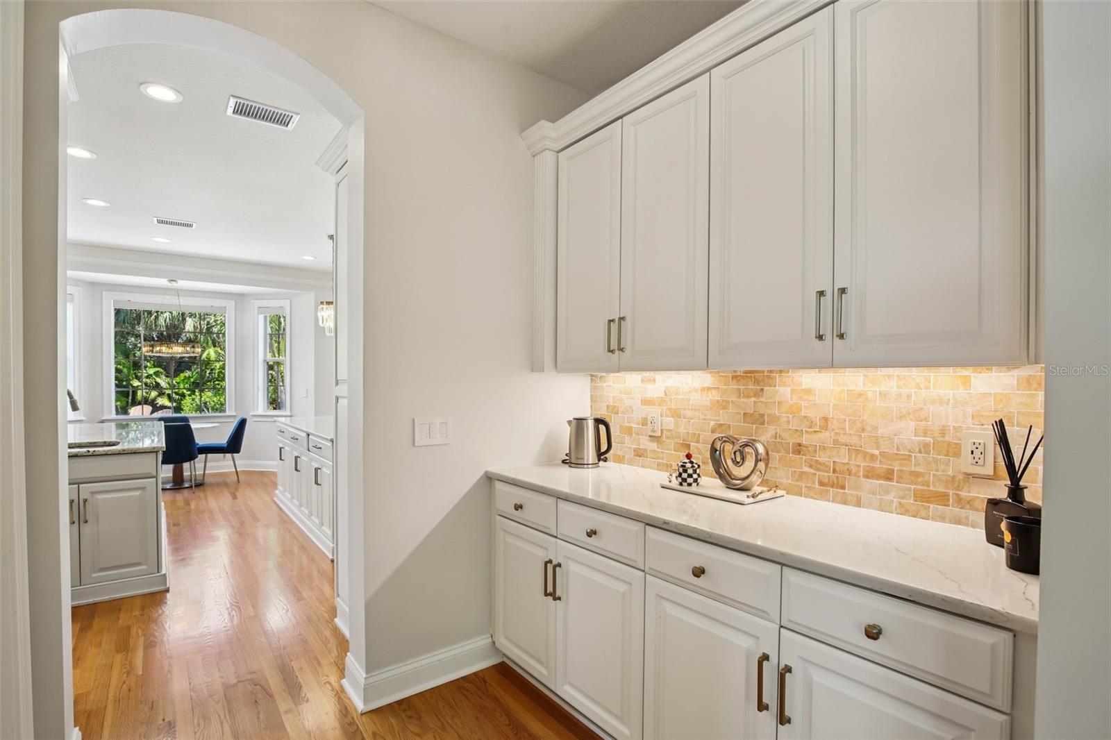 Image 19 of 79 For 3621 Morrison Avenue