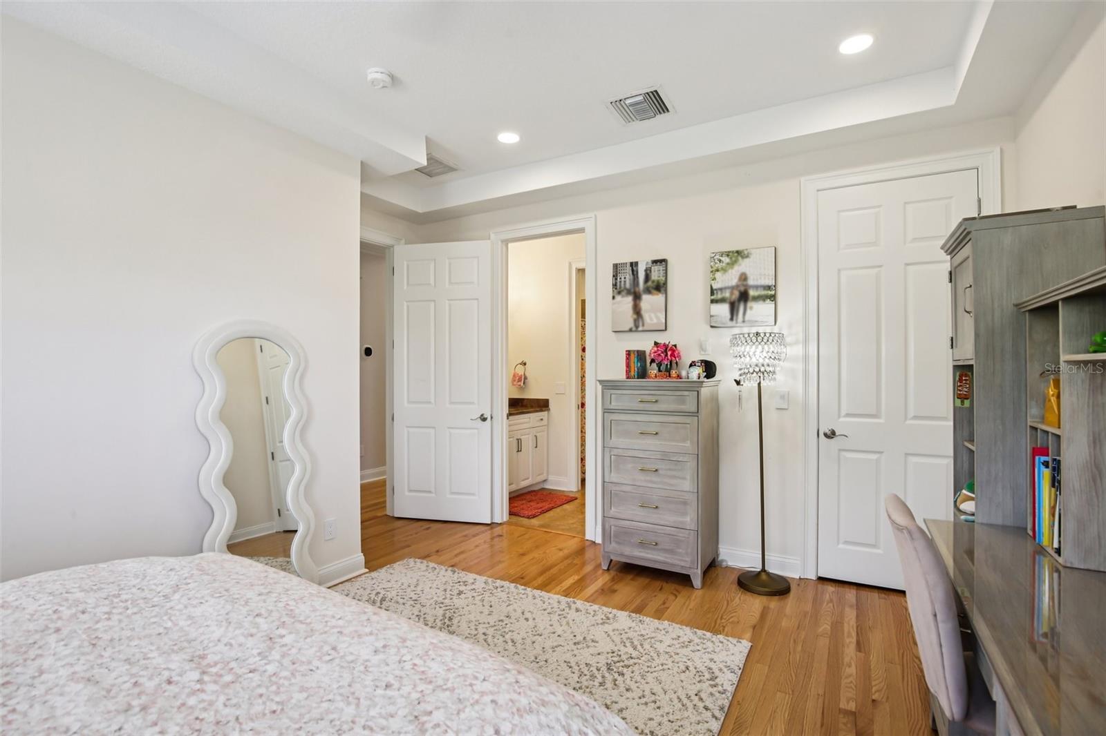 Image 22 of 79 For 3621 Morrison Avenue