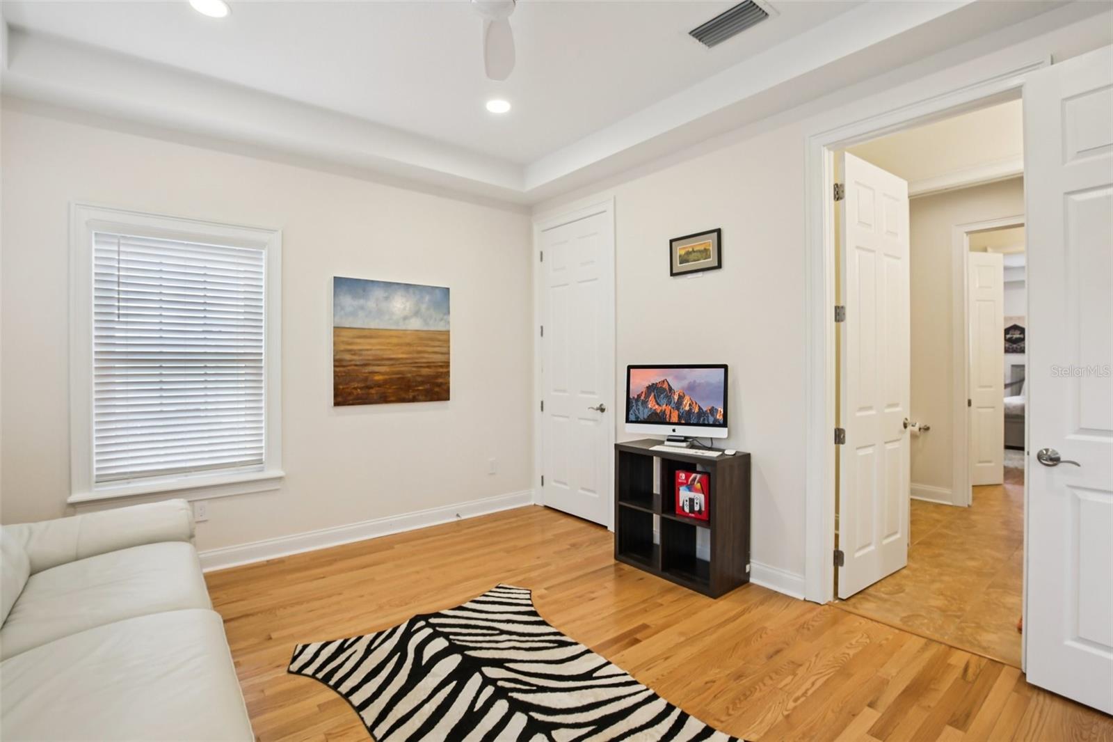 Image 31 of 79 For 3621 Morrison Avenue