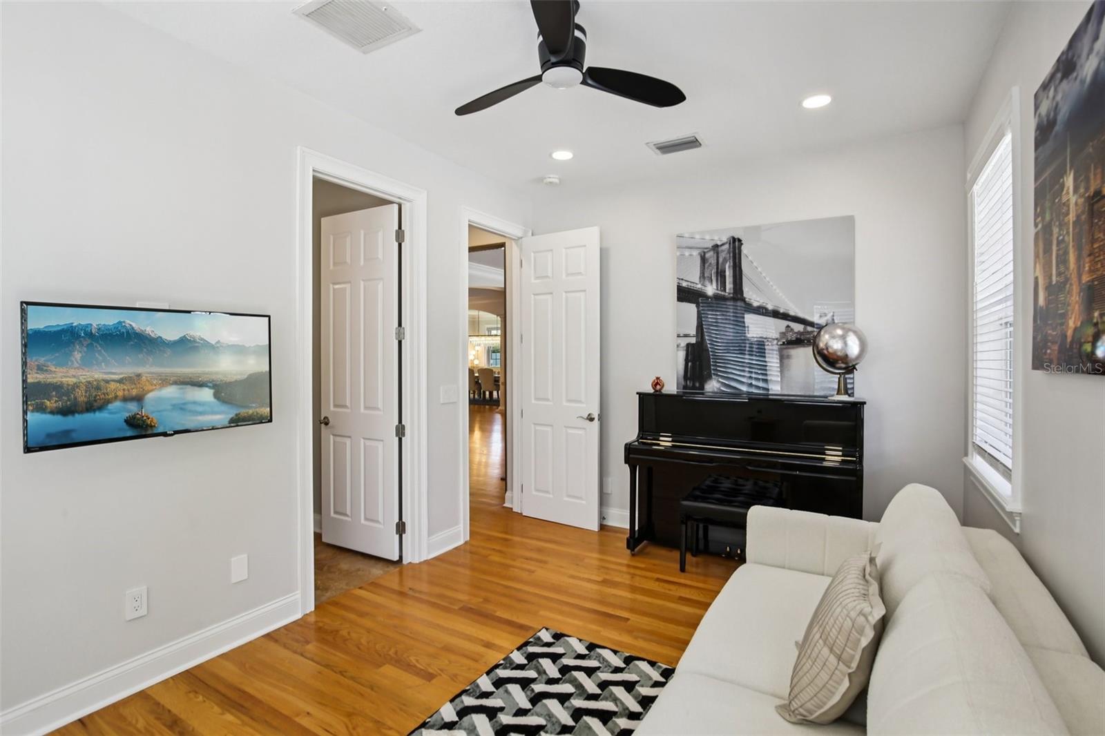 Image 40 of 79 For 3621 Morrison Avenue