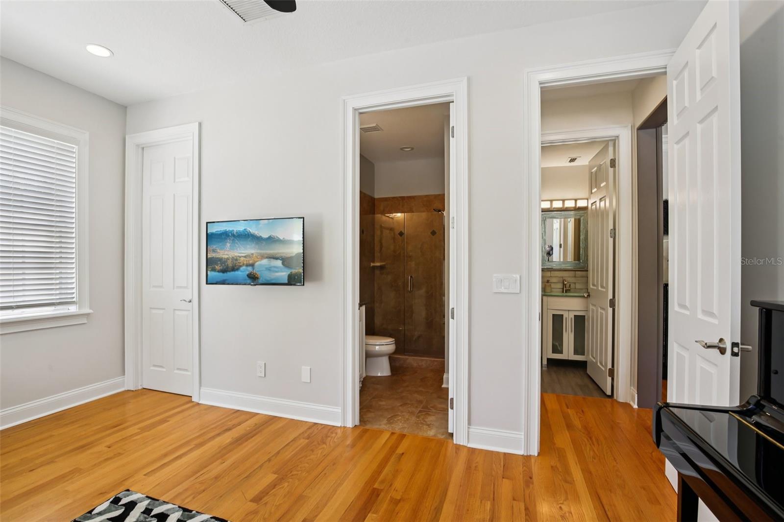 Image 42 of 79 For 3621 Morrison Avenue