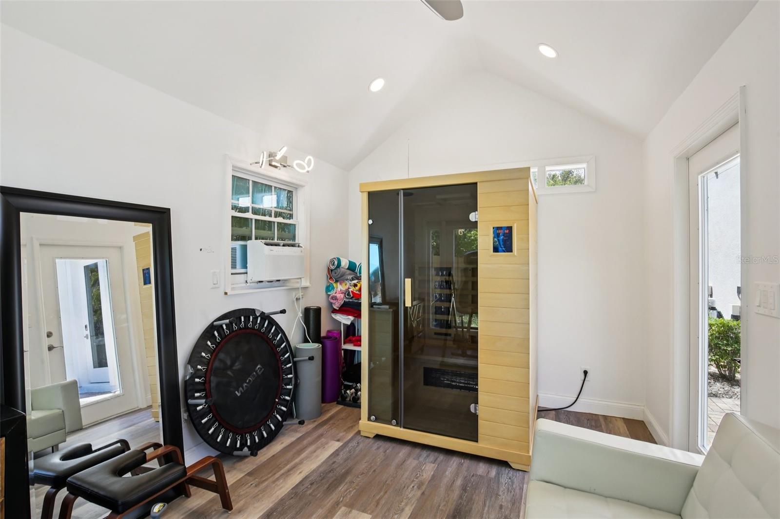 Image 44 of 79 For 3621 Morrison Avenue