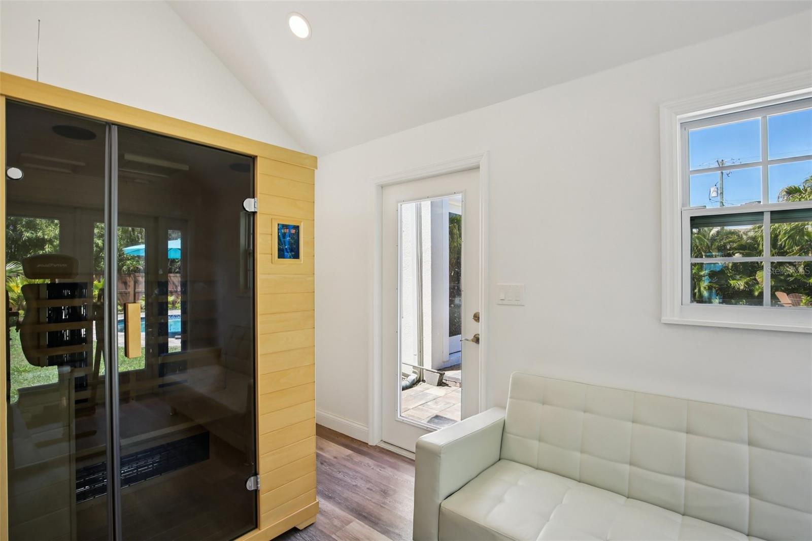 Image 45 of 79 For 3621 Morrison Avenue