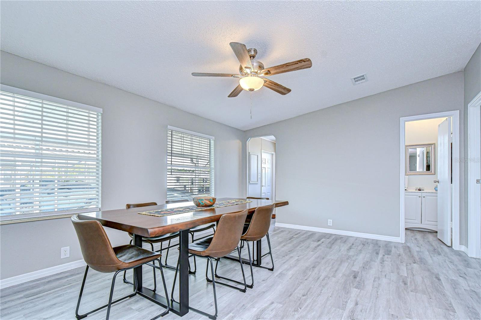 Image 17 of 44 For 3118 Shady Creek Drive