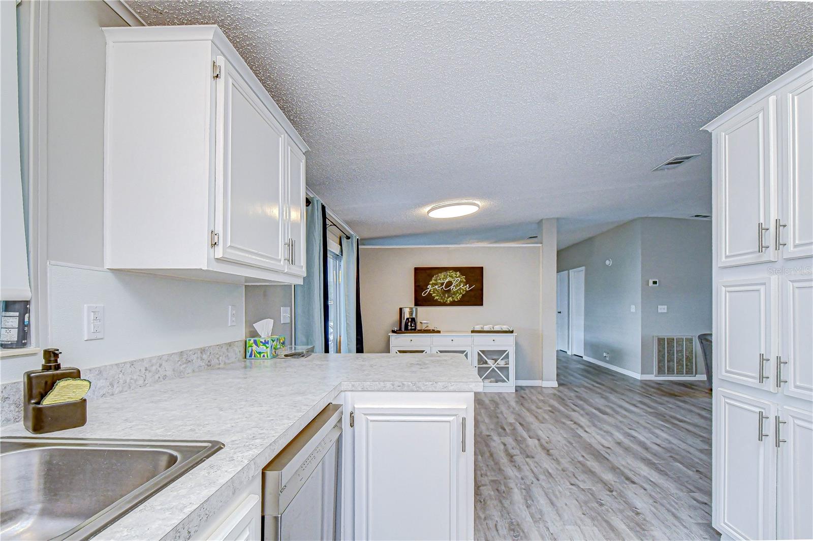 Image 31 of 44 For 3118 Shady Creek Drive