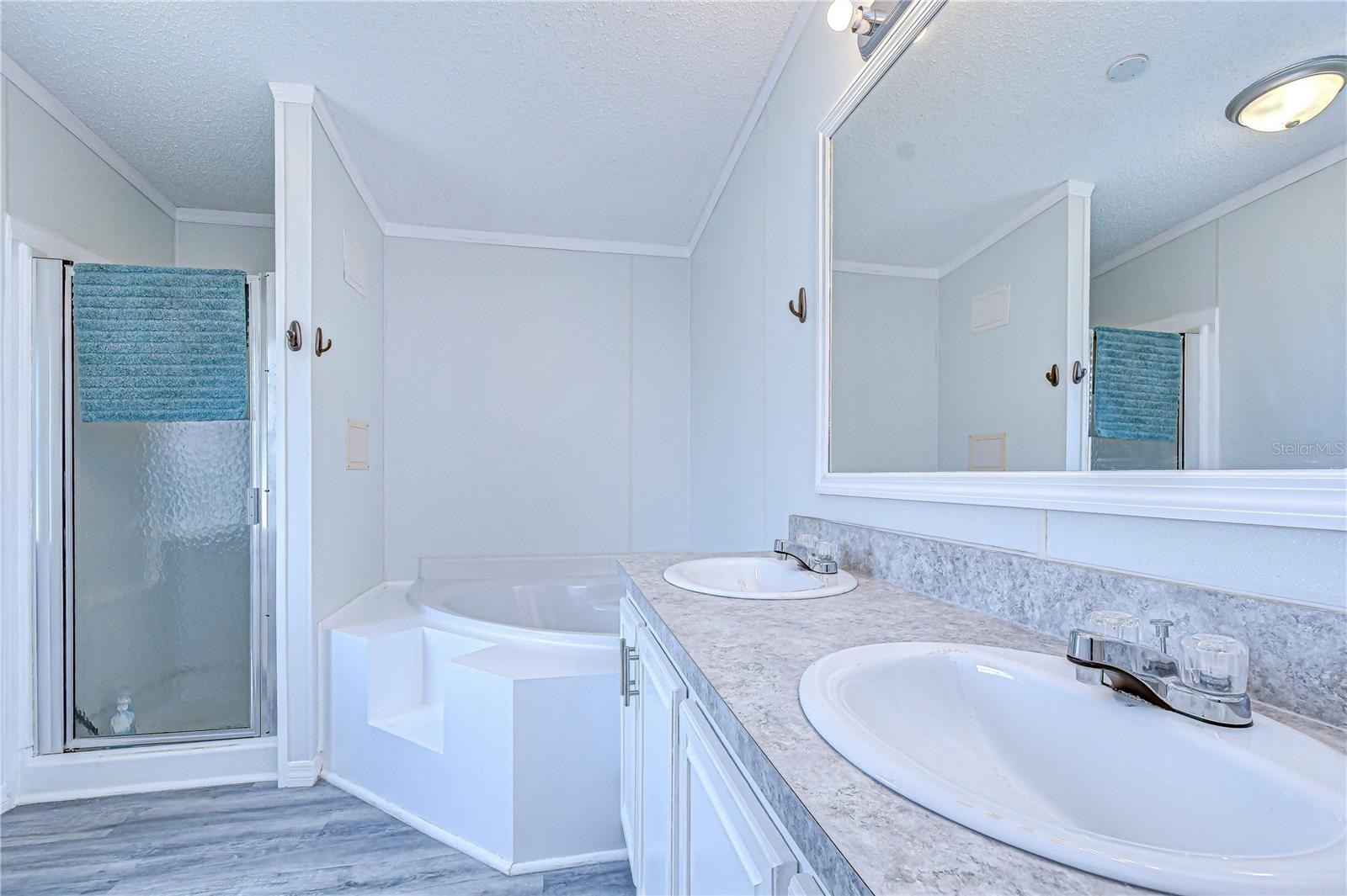 Image 35 of 44 For 3118 Shady Creek Drive