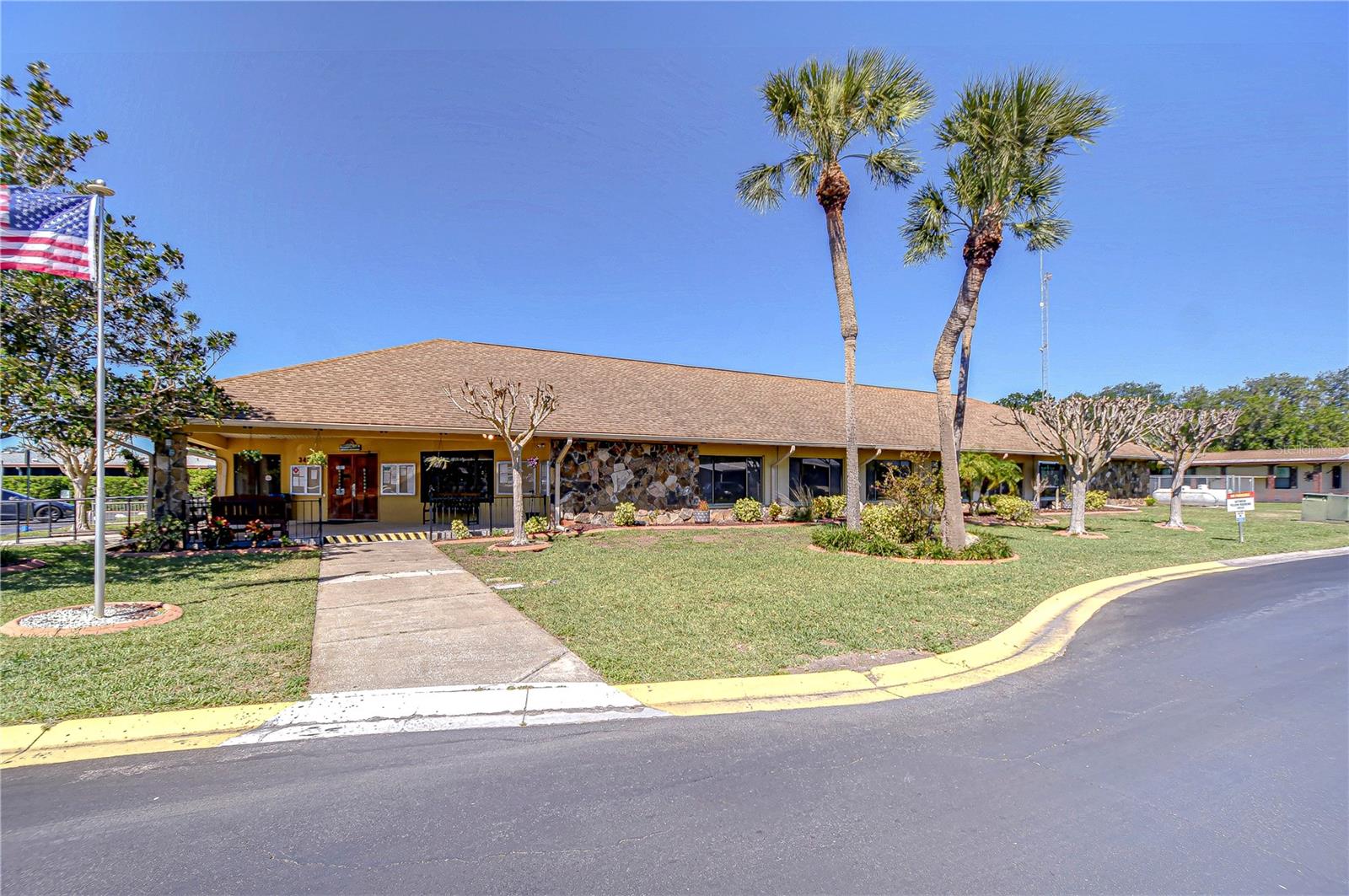 Image 37 of 44 For 3118 Shady Creek Drive