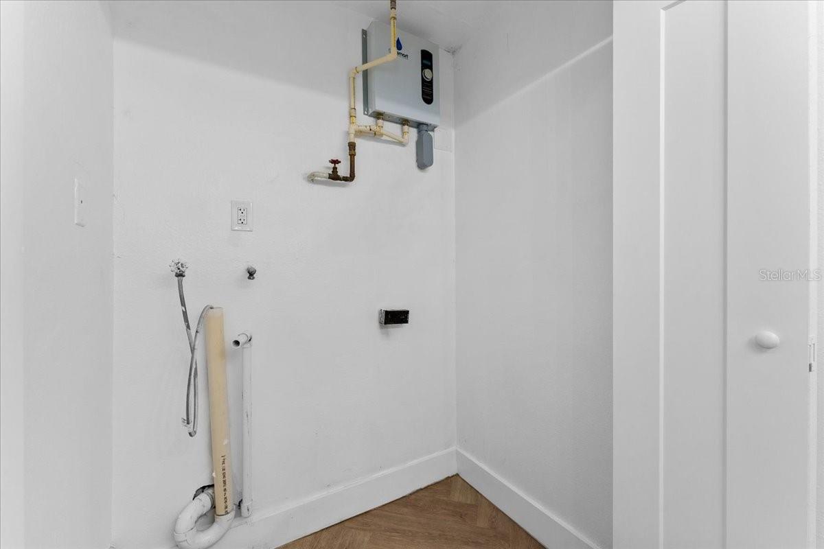 Image 20 of 51 For 3747 Floramar Terrace