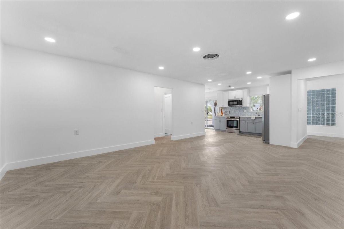 Image 23 of 51 For 3747 Floramar Terrace