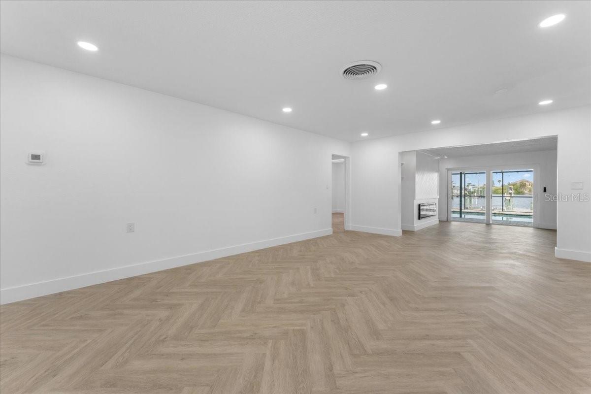 Image 24 of 51 For 3747 Floramar Terrace