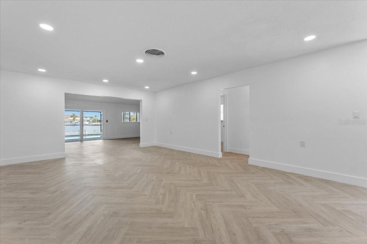 Image 25 of 51 For 3747 Floramar Terrace