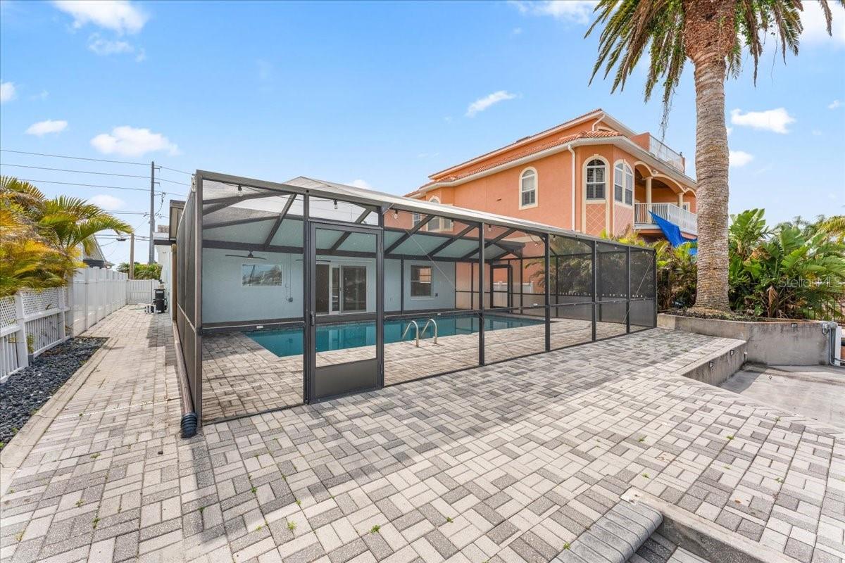 Image 31 of 51 For 3747 Floramar Terrace